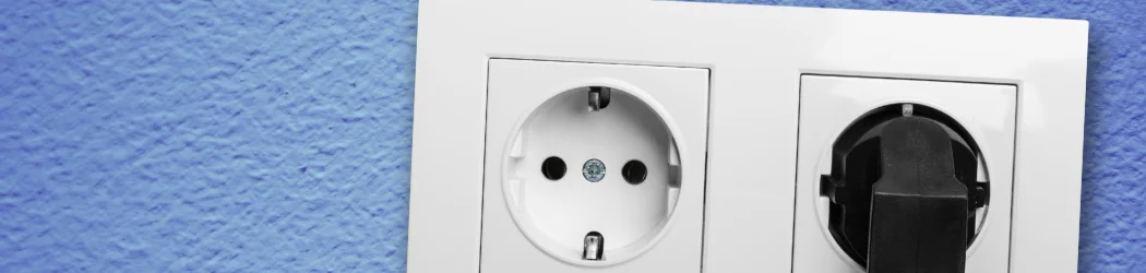 Check der Verdrahtung und Erdung der Steckdose